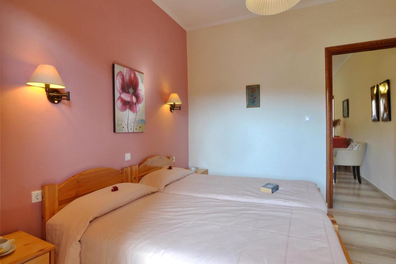 Marilena Studios And Apartments ปาเลโอกัสไตรซา ภายนอก รูปภาพ