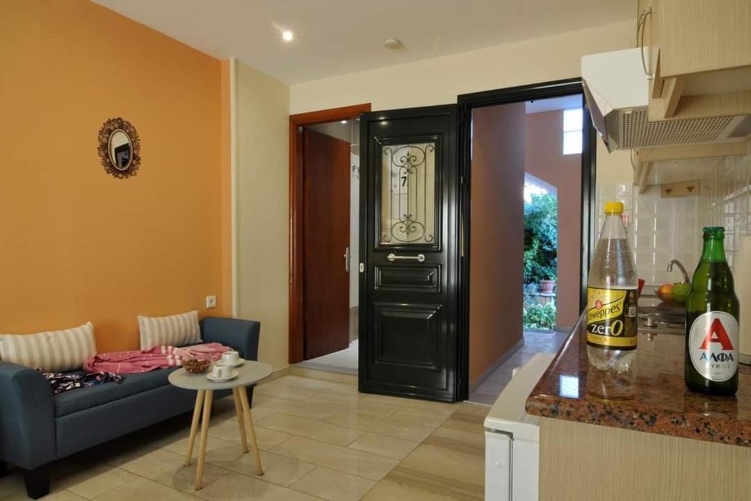 Marilena Studios And Apartments ปาเลโอกัสไตรซา ภายนอก รูปภาพ