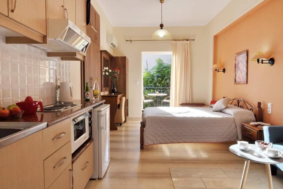 Marilena Studios And Apartments ปาเลโอกัสไตรซา ภายนอก รูปภาพ