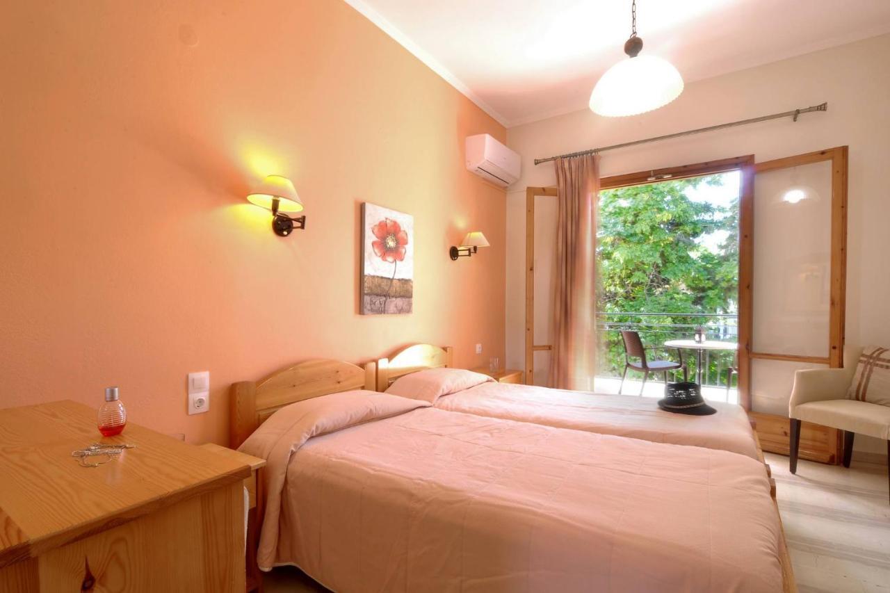 Marilena Studios And Apartments ปาเลโอกัสไตรซา ภายนอก รูปภาพ