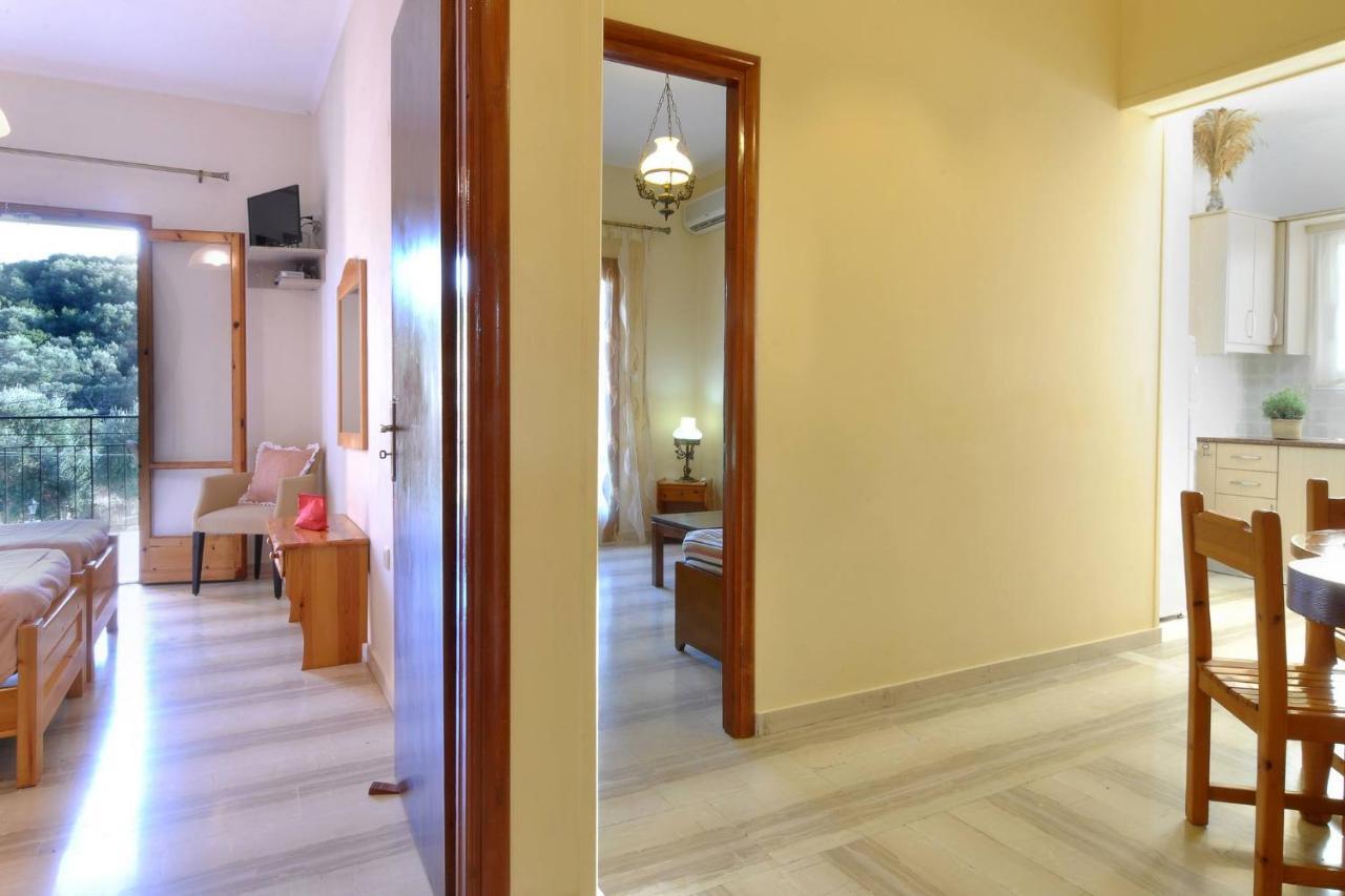 Marilena Studios And Apartments ปาเลโอกัสไตรซา ภายนอก รูปภาพ