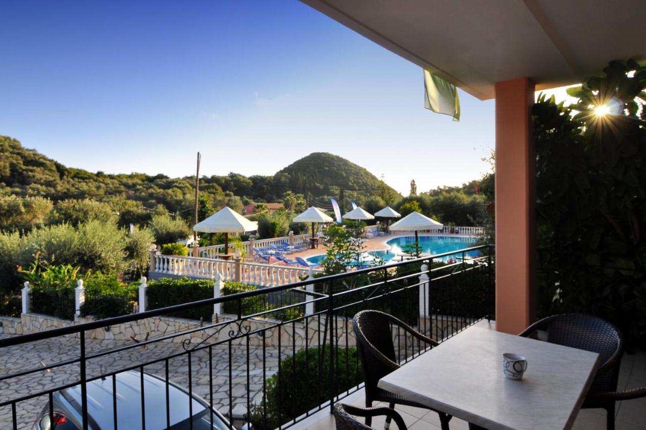 Marilena Studios And Apartments ปาเลโอกัสไตรซา ภายนอก รูปภาพ