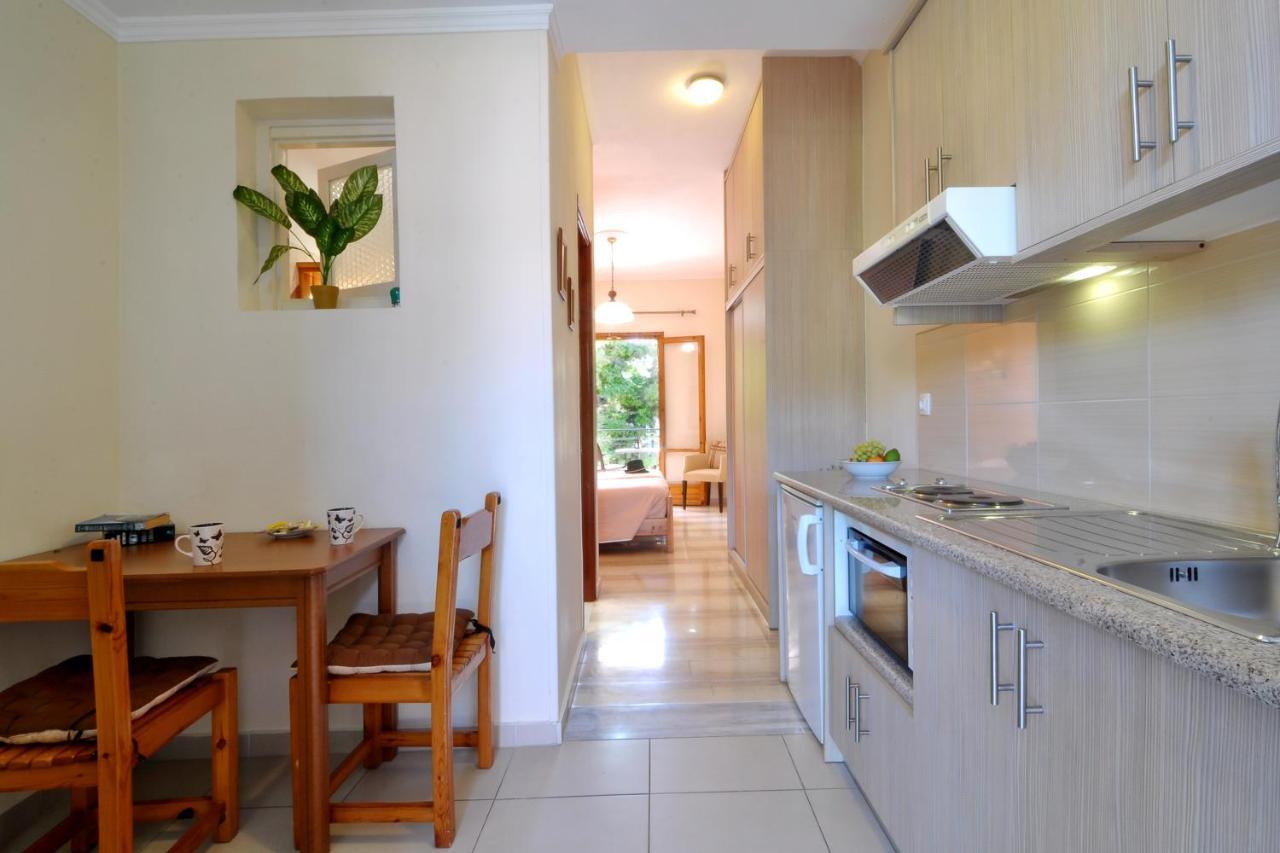 Marilena Studios And Apartments ปาเลโอกัสไตรซา ภายนอก รูปภาพ